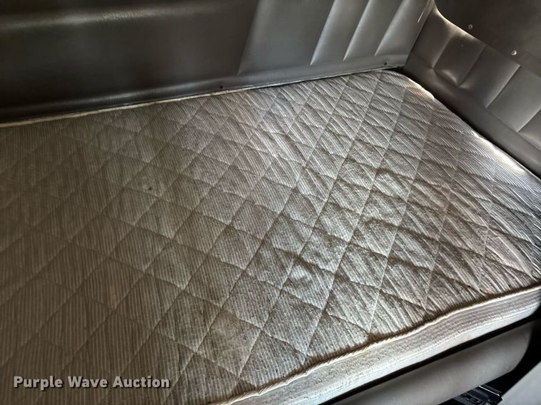 image for item DW7160 2002 Peterbilt 379 semi truck