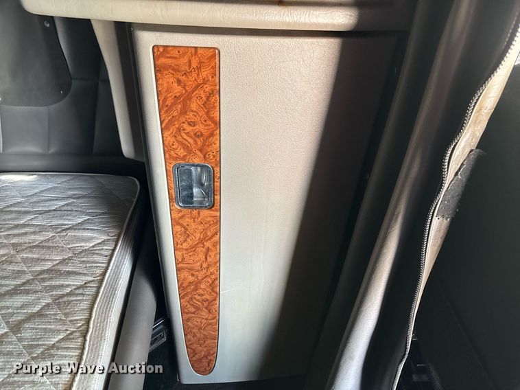 image for item DW7160 2002 Peterbilt 379 semi truck