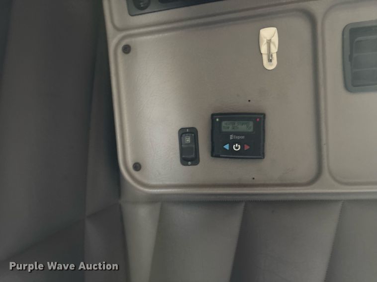 image for item DW7160 2002 Peterbilt 379 semi truck