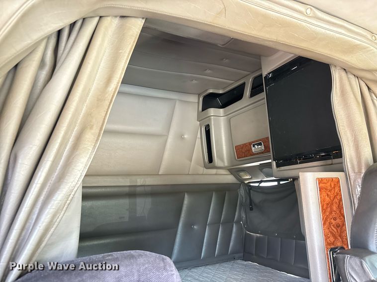 image for item DW7160 2002 Peterbilt 379 semi truck