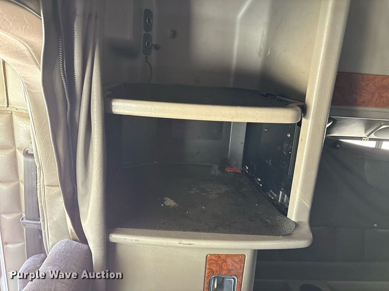 image for item DW7160 2002 Peterbilt 379 semi truck