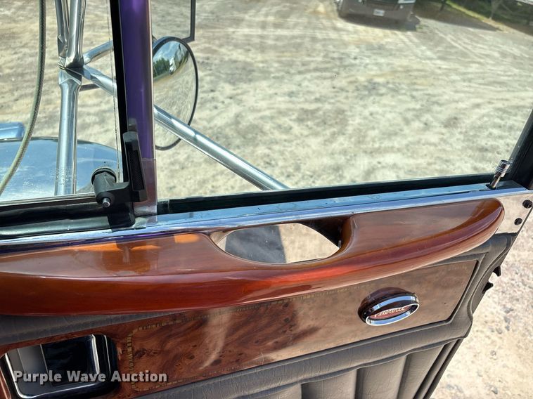 image for item DW7160 2002 Peterbilt 379 semi truck