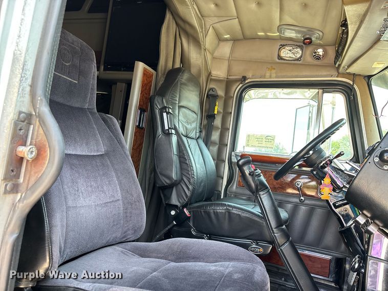 image for item DW7160 2002 Peterbilt 379 semi truck