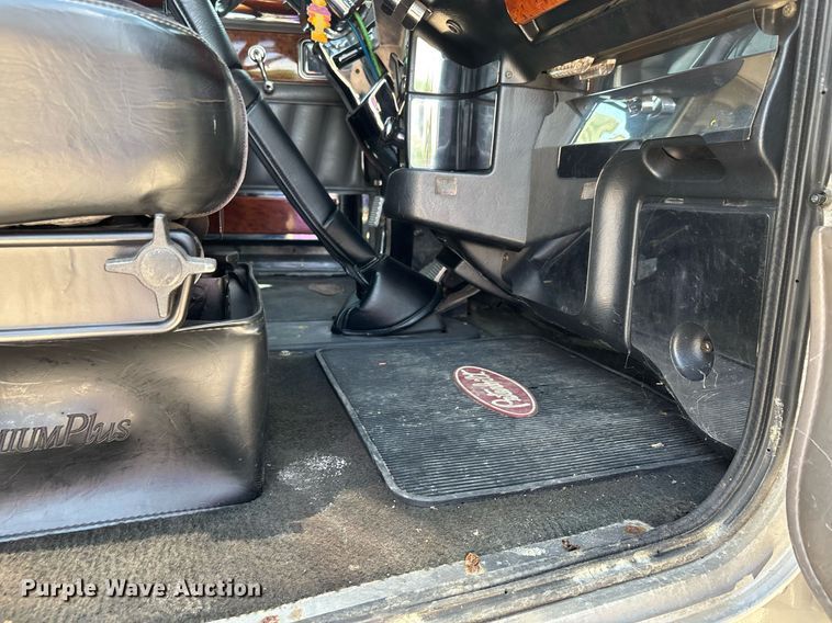 image for item DW7160 2002 Peterbilt 379 semi truck