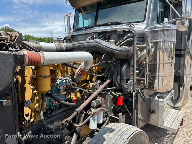 image for item DW7160 2002 Peterbilt 379 semi truck
