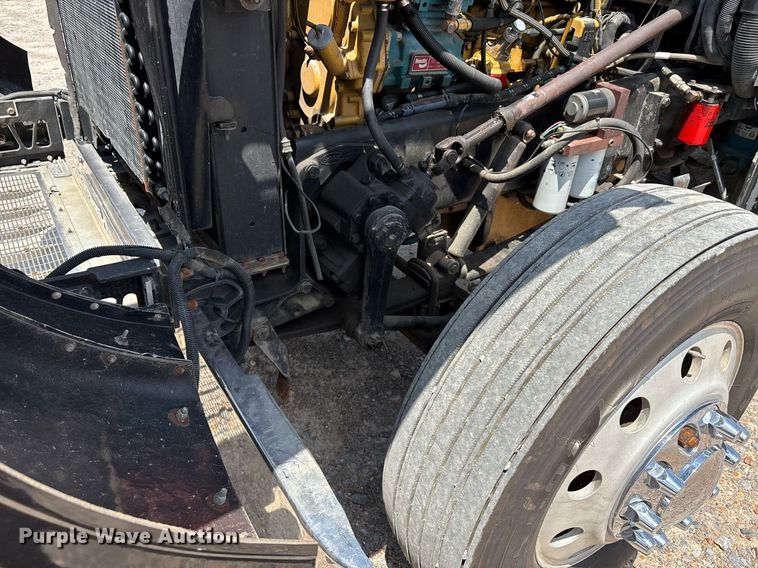 image for item DW7160 2002 Peterbilt 379 semi truck