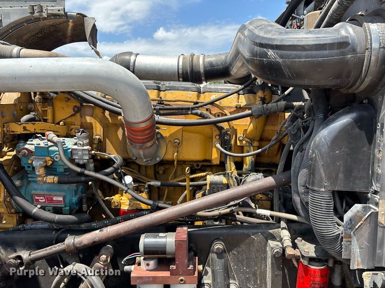 image for item DW7160 2002 Peterbilt 379 semi truck