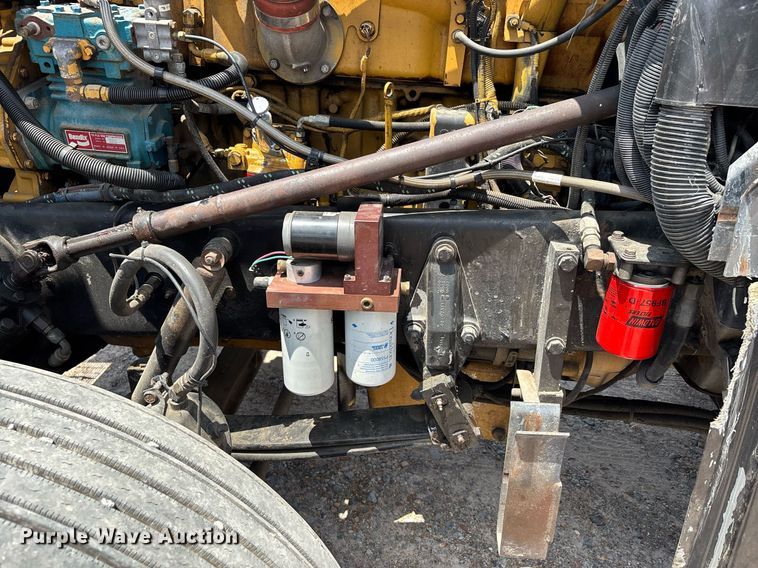 image for item DW7160 2002 Peterbilt 379 semi truck