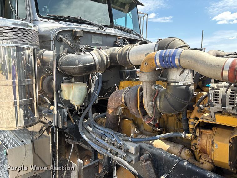 image for item DW7160 2002 Peterbilt 379 semi truck