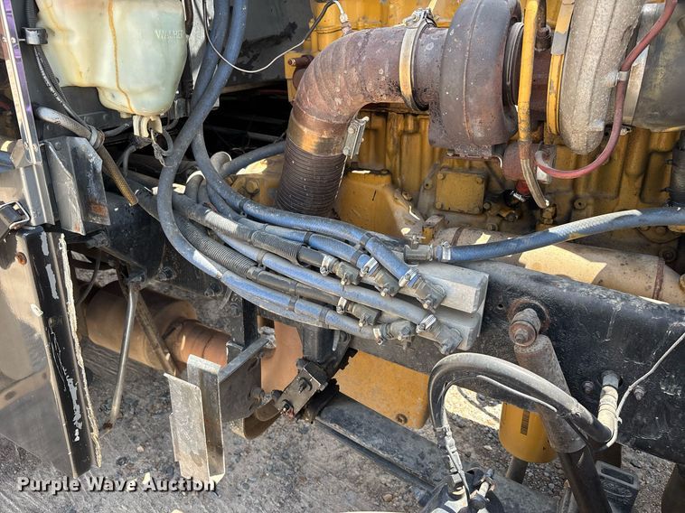 image for item DW7160 2002 Peterbilt 379 semi truck