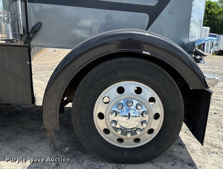 image for item DW7160 2002 Peterbilt 379 semi truck