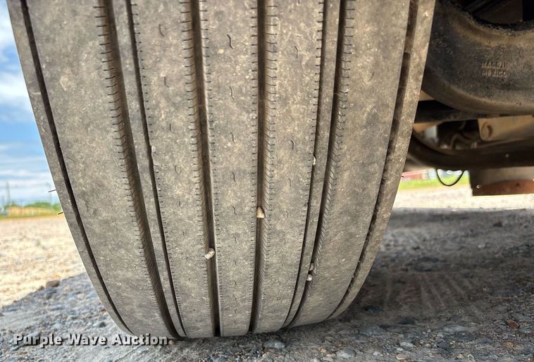 image for item DW7160 2002 Peterbilt 379 semi truck