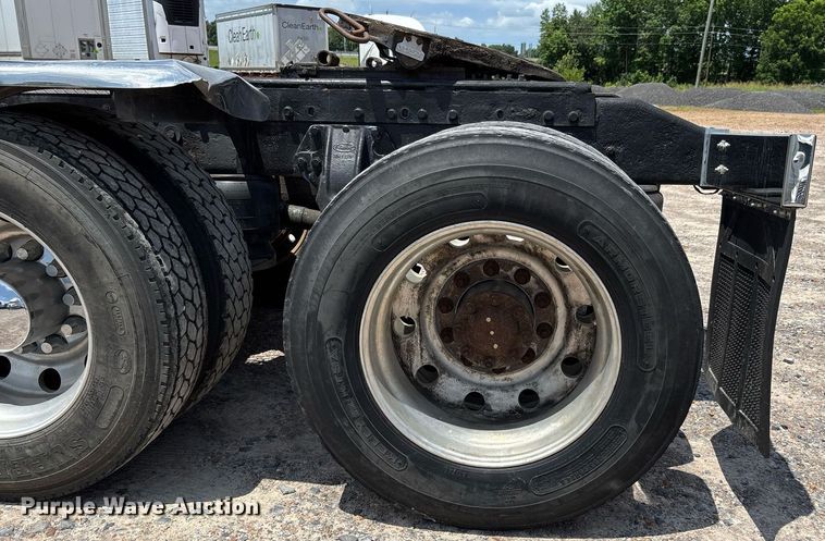 image for item DW7160 2002 Peterbilt 379 semi truck