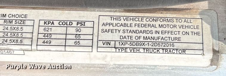 image for item DW7160 2002 Peterbilt 379 semi truck