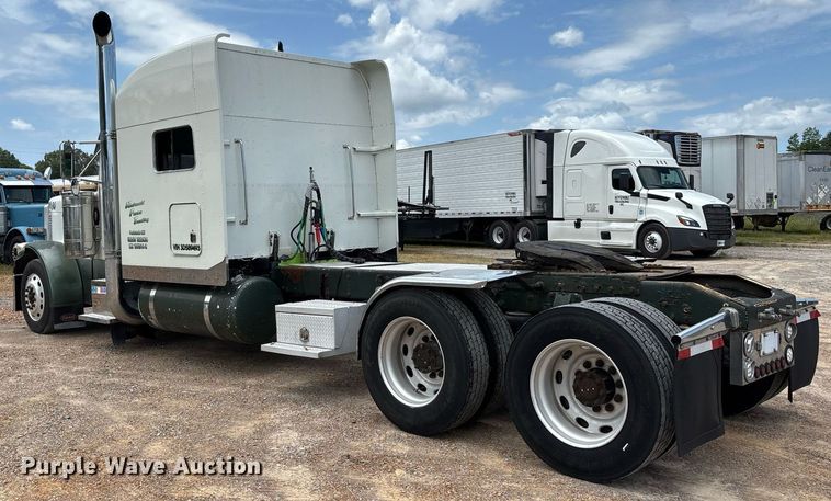 image for item DW7161 2003 Peterbilt 379 semi truck
