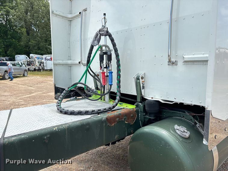 image for item DW7161 2003 Peterbilt 379 semi truck