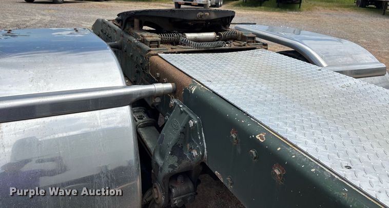 image for item DW7161 2003 Peterbilt 379 semi truck