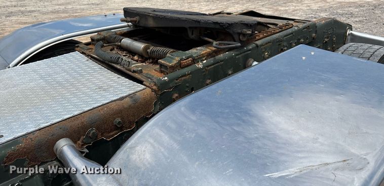 image for item DW7161 2003 Peterbilt 379 semi truck