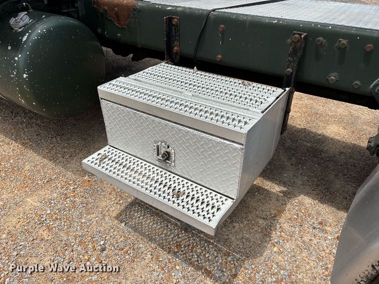 image for item DW7161 2003 Peterbilt 379 semi truck