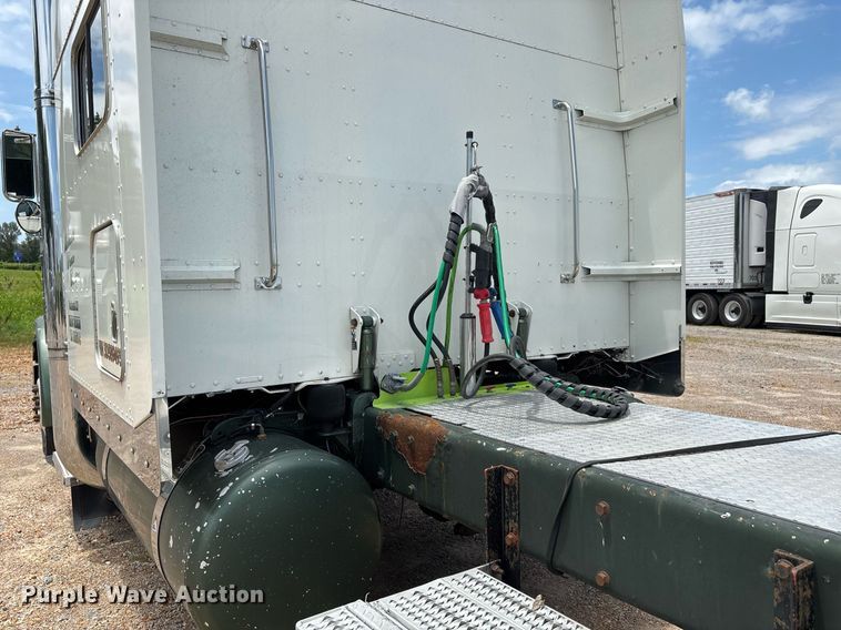 image for item DW7161 2003 Peterbilt 379 semi truck