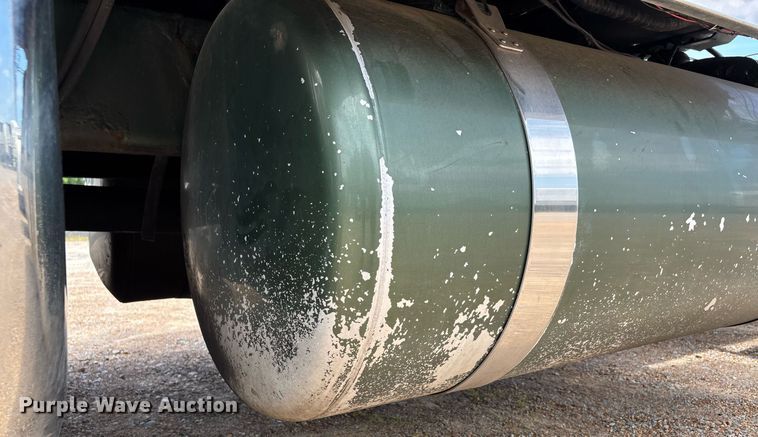 image for item DW7161 2003 Peterbilt 379 semi truck