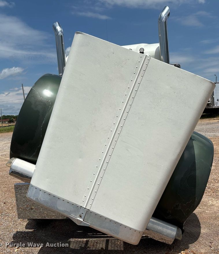 image for item DW7161 2003 Peterbilt 379 semi truck