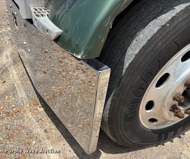 image for item DW7161 2003 Peterbilt 379 semi truck