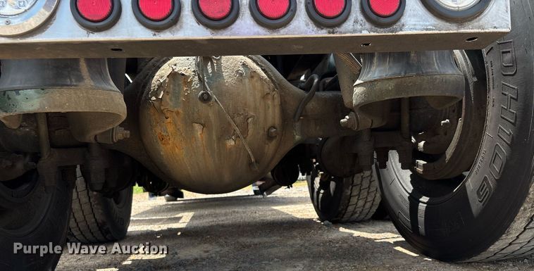 image for item DW7161 2003 Peterbilt 379 semi truck