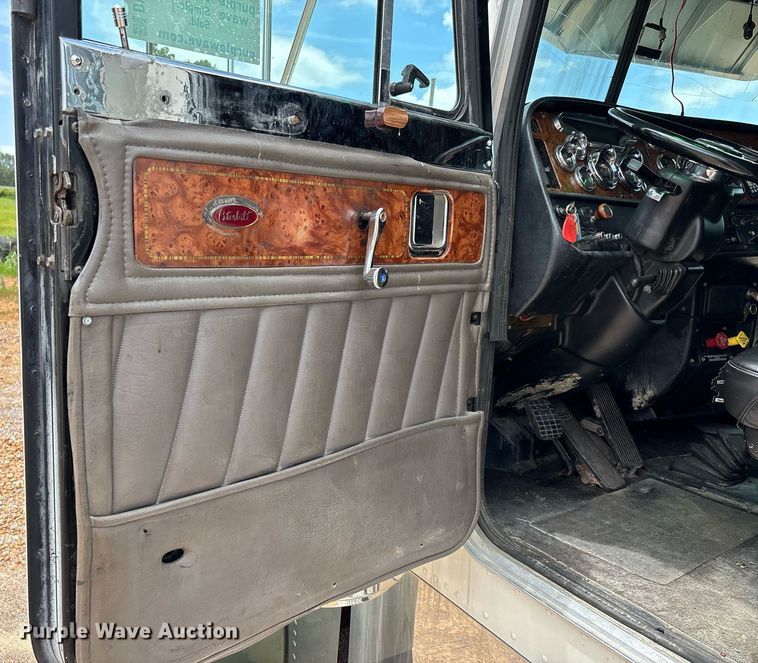 image for item DW7161 2003 Peterbilt 379 semi truck