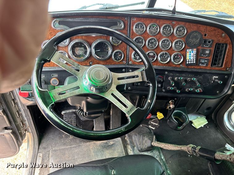 image for item DW7161 2003 Peterbilt 379 semi truck