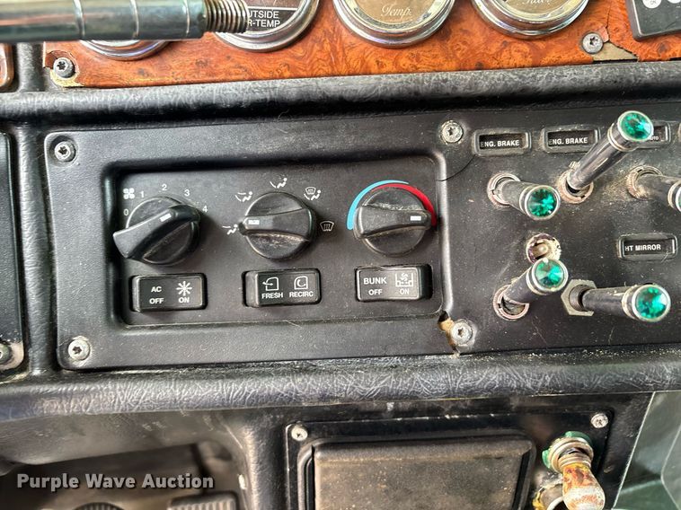 image for item DW7161 2003 Peterbilt 379 semi truck