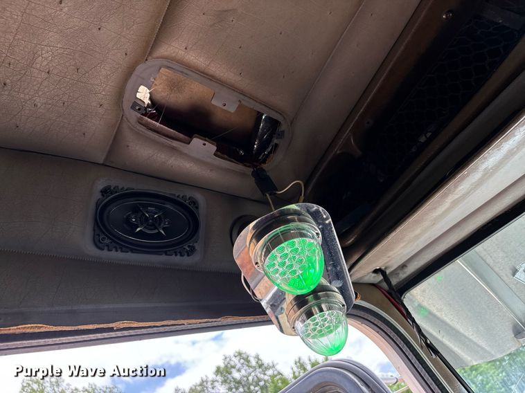 image for item DW7161 2003 Peterbilt 379 semi truck