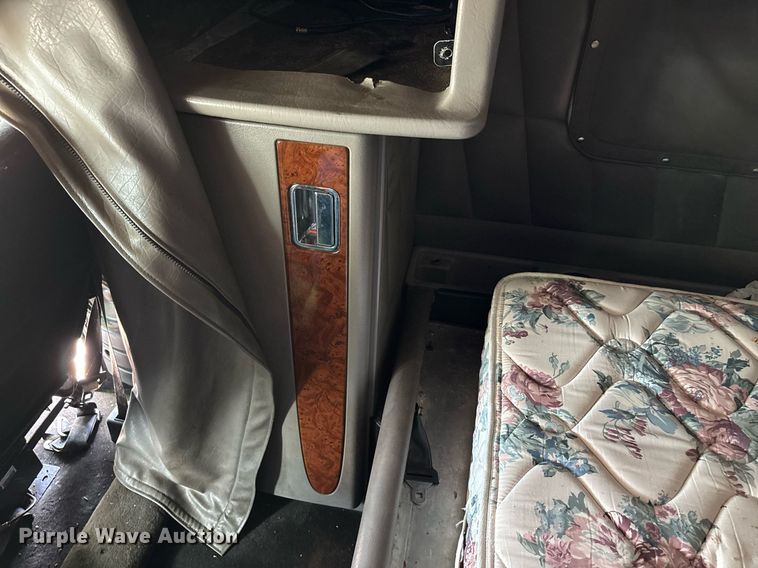 image for item DW7161 2003 Peterbilt 379 semi truck