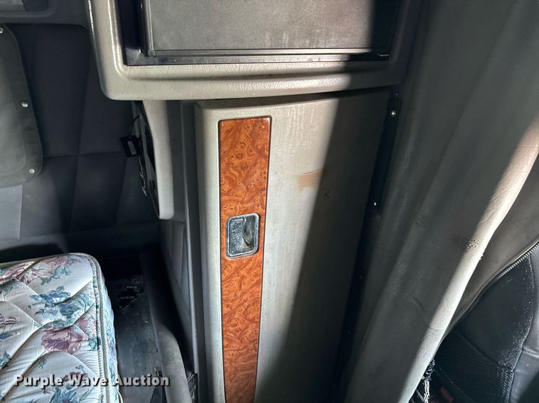 image for item DW7161 2003 Peterbilt 379 semi truck