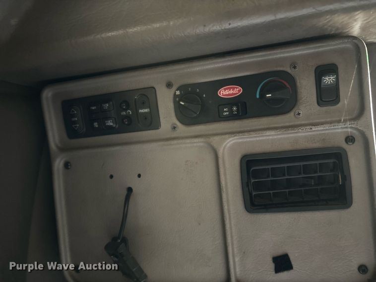 image for item DW7161 2003 Peterbilt 379 semi truck