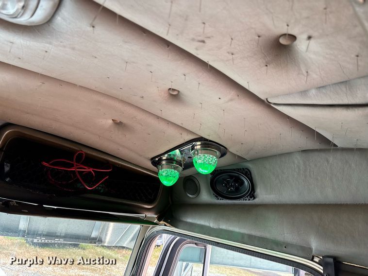 image for item DW7161 2003 Peterbilt 379 semi truck