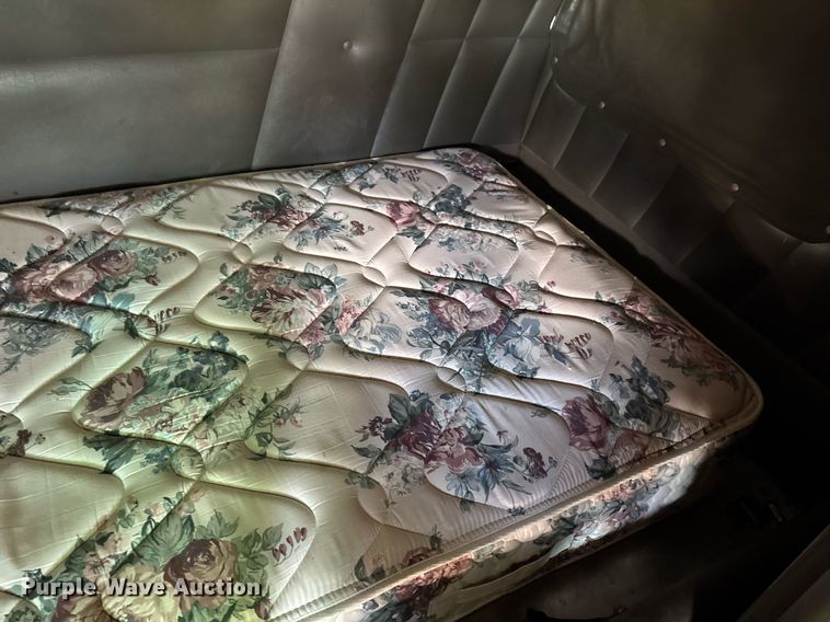 image for item DW7161 2003 Peterbilt 379 semi truck