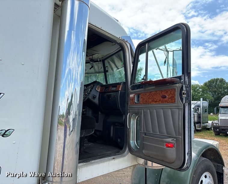 image for item DW7161 2003 Peterbilt 379 semi truck