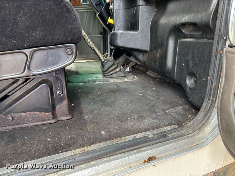 image for item DW7161 2003 Peterbilt 379 semi truck