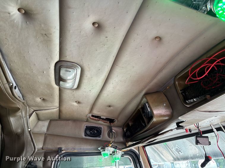 image for item DW7161 2003 Peterbilt 379 semi truck