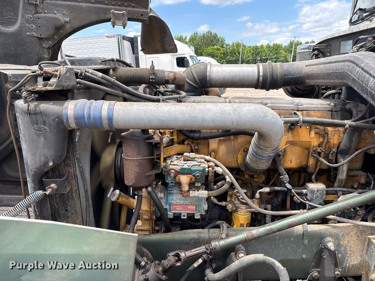 image for item DW7161 2003 Peterbilt 379 semi truck