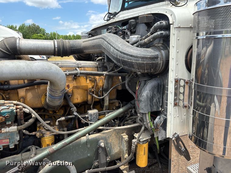 image for item DW7161 2003 Peterbilt 379 semi truck