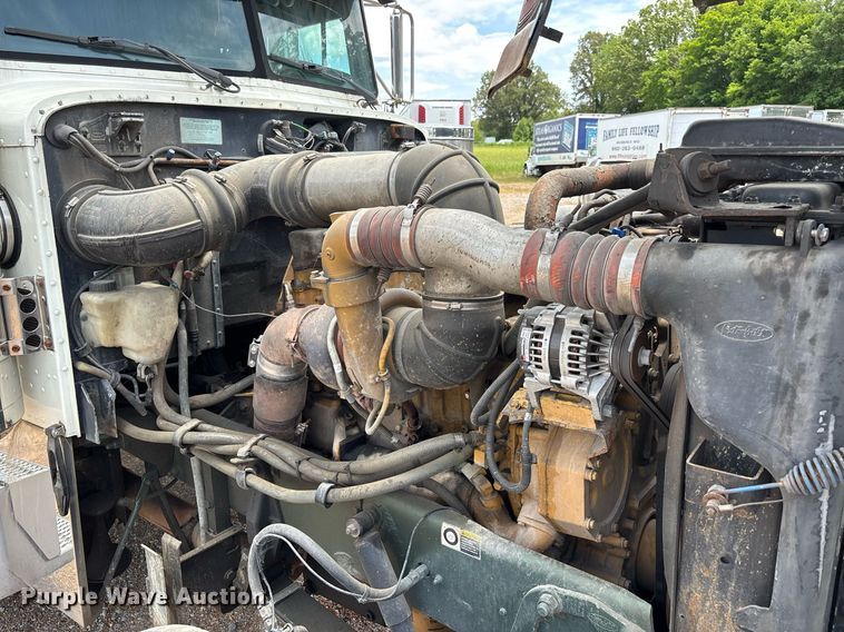 image for item DW7161 2003 Peterbilt 379 semi truck