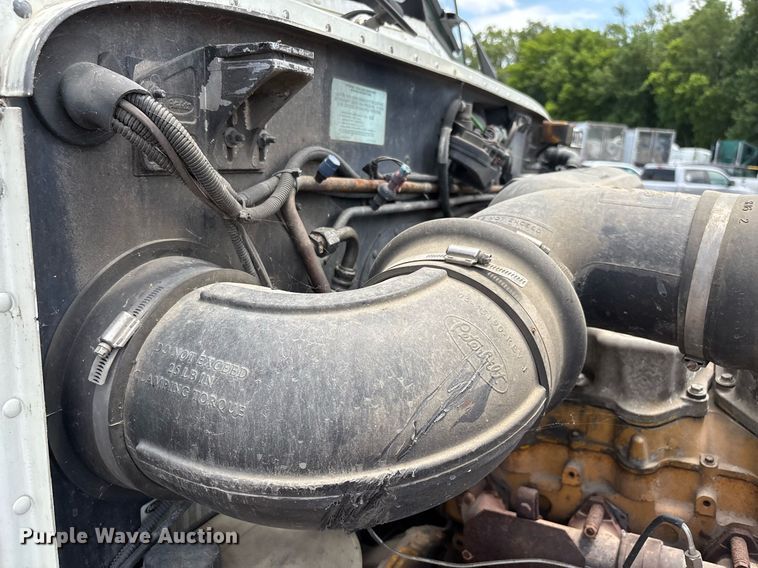 image for item DW7161 2003 Peterbilt 379 semi truck