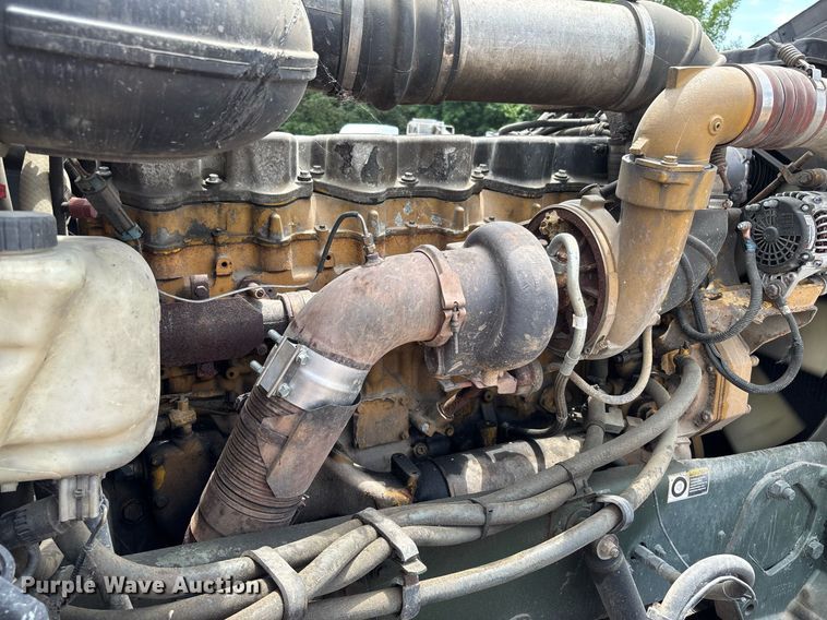 image for item DW7161 2003 Peterbilt 379 semi truck