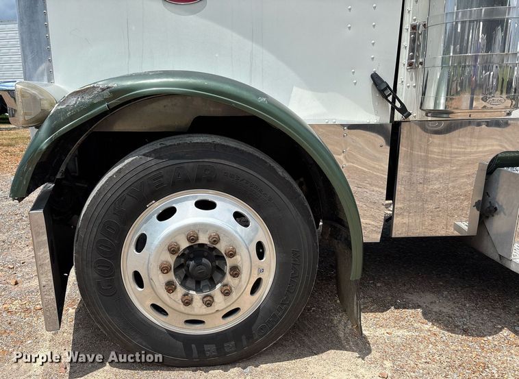 image for item DW7161 2003 Peterbilt 379 semi truck