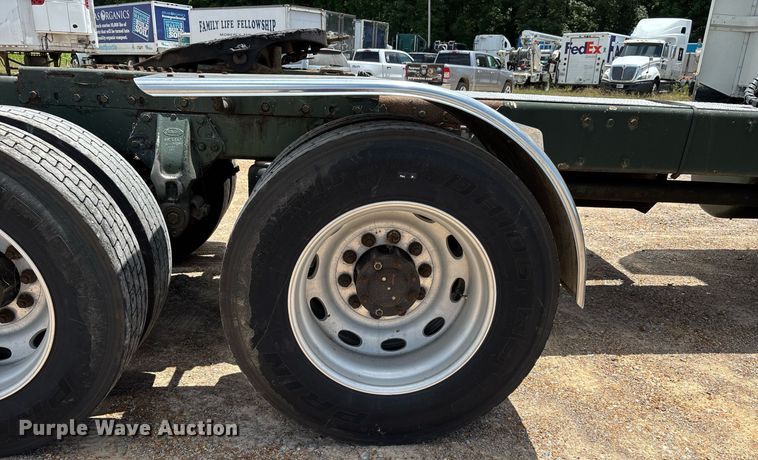 image for item DW7161 2003 Peterbilt 379 semi truck