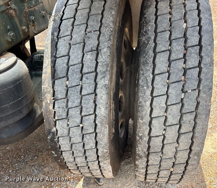 image for item DW7161 2003 Peterbilt 379 semi truck