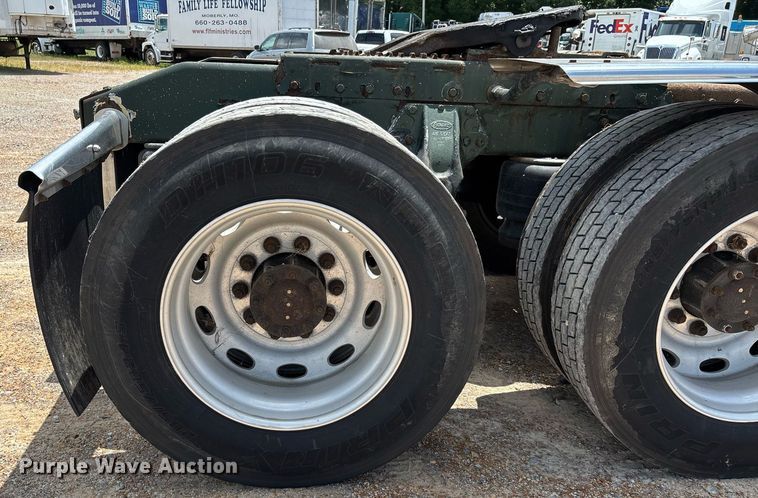 image for item DW7161 2003 Peterbilt 379 semi truck