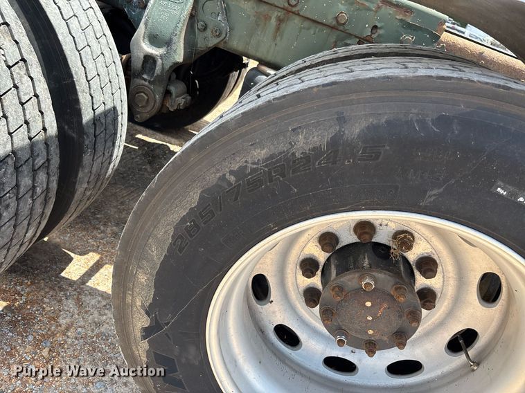 image for item DW7161 2003 Peterbilt 379 semi truck